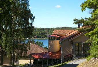 STF Sigtuna Vandrarhem allows 18 year olds to book a room