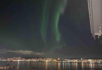 Cozy home. Fantastic view and parking has Balcony rooms