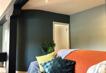 Relocators - Business - City Centre - Simmonds House has Balcony rooms