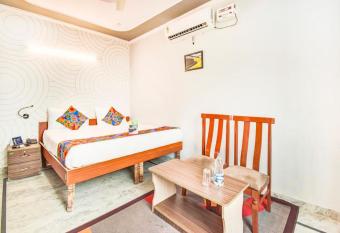 Vanraj palace Ranthambore Sawai madhopur has rooms with a private hot tub