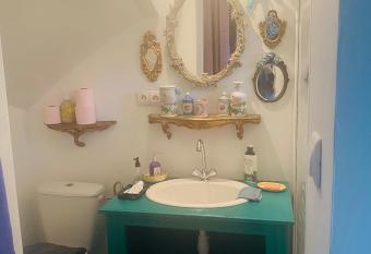 Pixie-Po   has Balcony rooms