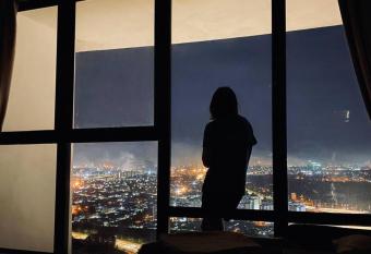 Southkey/Midvalley(A33)Mahjong Bathtub Projector Highest Floor@JB has rooms with a private hot tub