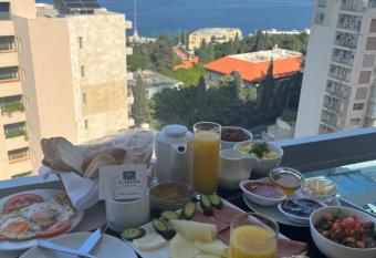 El Sheikh Suites Hotel allows 18 year olds to book a room