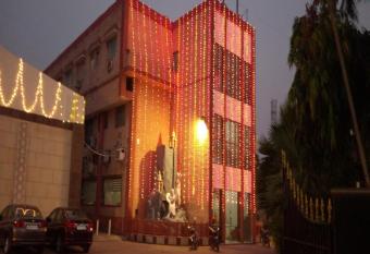 Hotel Mukund Palace allows 18 year olds to book a room