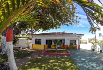 Villa Sarie Bay has Balcony rooms