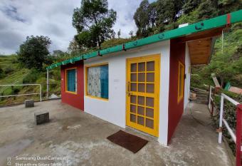 COMMANDER VILLA has Balcony rooms