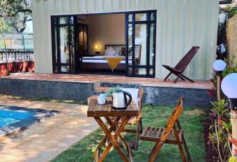 CooCasa has rooms with a private hot tub