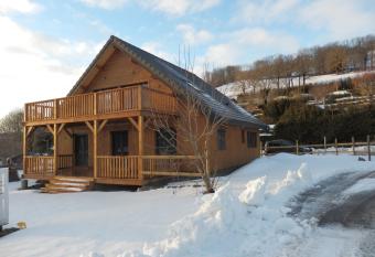 Chalet d Auvergne - chalet de Perrine has Balcony rooms