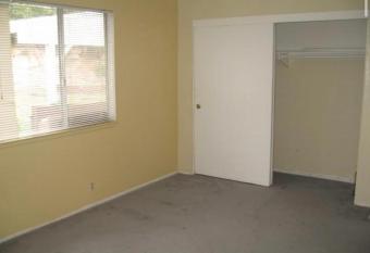 Roselle Ave has rooms with a private hot tub