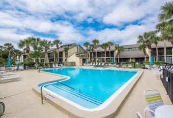 Salt & Light St Augustine has rooms with a private hot tub