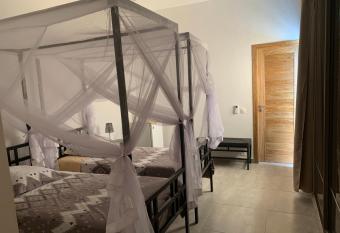 Chambre meubl  e ind  pendante Les Hirondelles allows 18 year olds to book a room