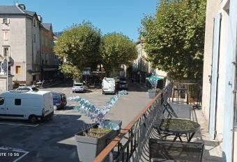 FLORAC AUTHENTIQUE allows 18 year olds to book a room