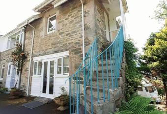 Peaceful and Stunning Waterside Location allows 18 year olds to book a room