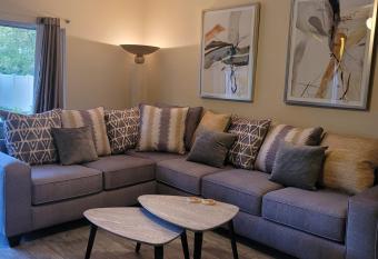 Beautiful Large Vacation Home has Balcony rooms