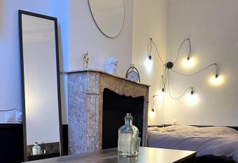 Beau Studio Place Stanislas allows 18 year olds to book a room