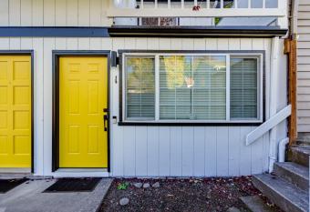 Retreat near UO, Autzen Stadium, Amazon Park (# 1) has Balcony rooms