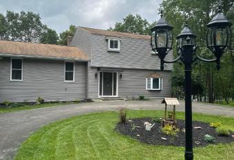    Spare moments    Vacation House w Private Pool, Firepit, Game Room, Close to Lakes has rooms with a private hot tub