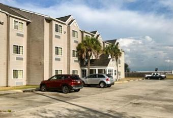 Studio 6 Suites Breaux Bridge  LA allows 18 year olds to book a room