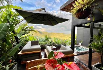 Caba  a en el ca    n + aves + rio + baile de nubes allows 18 year olds to book a room