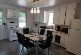 Bel appartement tout   quip   (6). allows 18 year olds to book a room