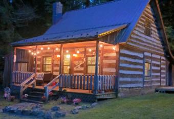 The Little Cabin on Huckleberry has Balcony rooms