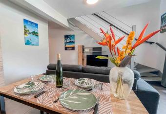 KOOKA NUI LODGE - Free Wifi & Parking has Balcony rooms