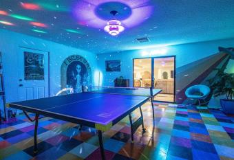 Emerald Haven! Alien Game Room - Pool - Spa - 15 Min to Joshua Tree Park! has Balcony rooms