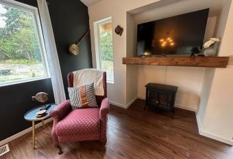 Pa Blue Mtn Bungalow has Balcony rooms