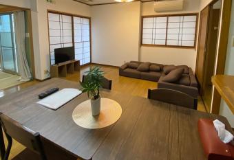 Guest House Flora Otemachi/                      has rooms with a private hot tub