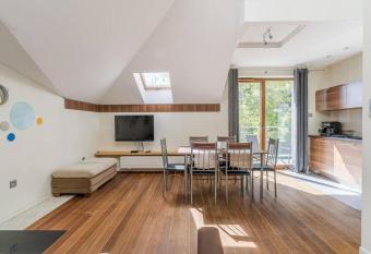 Urbannest_Jastrz  bia G  ra allows 18 year olds to book a room