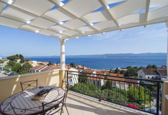 Villa Marina Bol has Balcony rooms