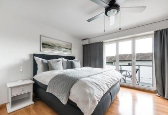 Cooldis 3 allows 18 year olds to book a room