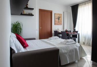 Bella Ciao Airport Apartment has Balcony rooms