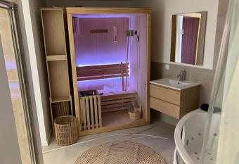 Appartement cocooning - Room, baln  o, sauna allows 18 year olds to book a room