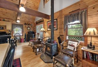 Rustic White Mountain Log Cabin Retreat! has Balcony rooms