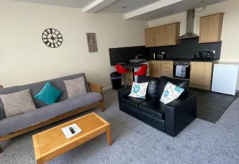 2 large bedroom apartment- WIFI & Parking allows 18 year olds to book a room