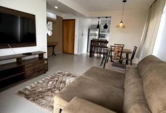 Apartamento aconchegante pr  ximo    praia has Balcony rooms