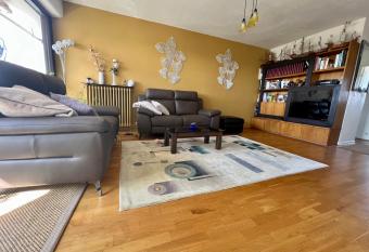 Appartement lumineux front de Seine has Balcony rooms