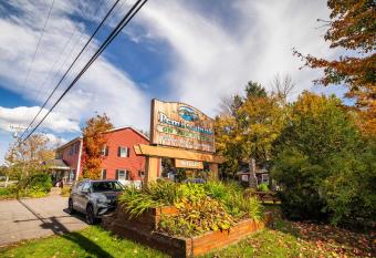 Pemi Cabins has Balcony rooms