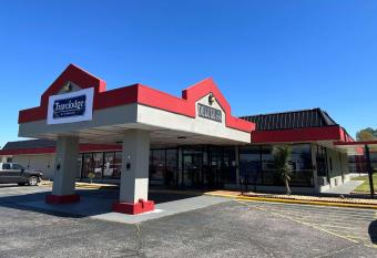 Travelodge by Wyndham Lumberton has Smoking rooms
