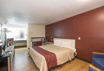 Red Roof Inn Atlanta-Norcross has Smoking rooms