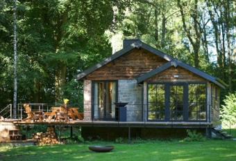 Beewoods has rooms with a private hot tub