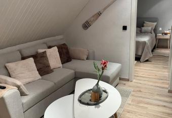 Sandys-Beachhouse EM 2024 Stadion -16 Fahrminuten Ferienwohnung Abtei Brauweiler Business K  che Klima Parken Relax Travel Work K  ln N  he allows 18 year olds to book a room