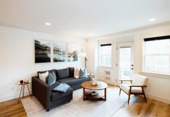 Modern 3BR in the Heart of Ballard has Balcony rooms