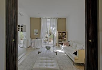 Le KLIMT allows 18 year olds to book a room