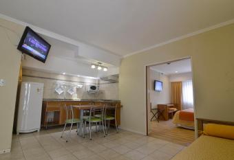 Alto Verde Suite & Apart has rooms with a private hot tub