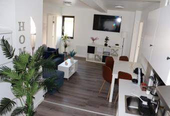 Sandnes Central Suite has Balcony rooms