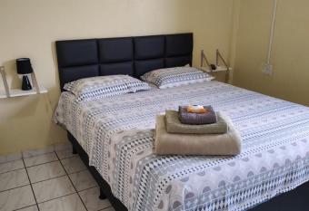 Apartamento inteiro allows 18 year olds to book a room