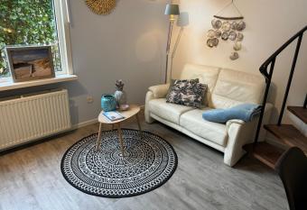 Vakantiehuisje aan Zee met Dakterras Rust en Strand 250 m has Balcony rooms