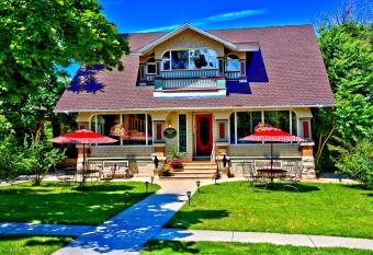 Bard's Inn has Balcony rooms